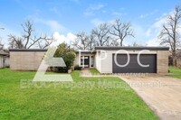 Building Photo - 11028 NW 112th St