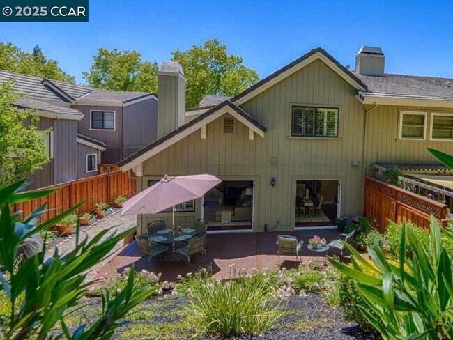 Building Photo - 3666 Silver Oak Pl