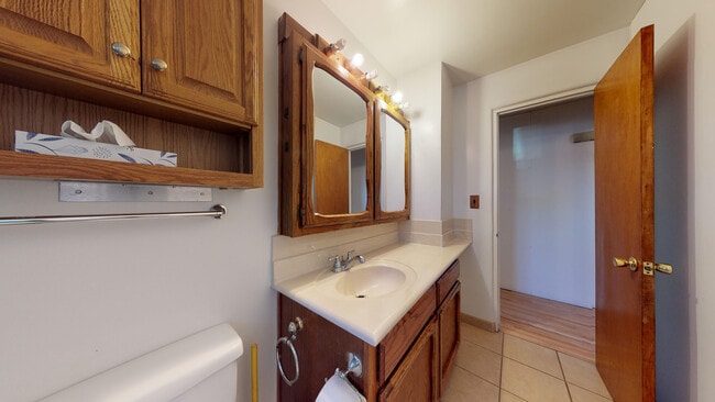Building Photo - UPTOWN 3/BD 2/BA 1/CP WORKSHOP