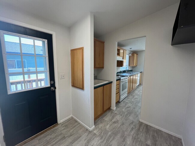 Building Photo - 1404 River Run Ln