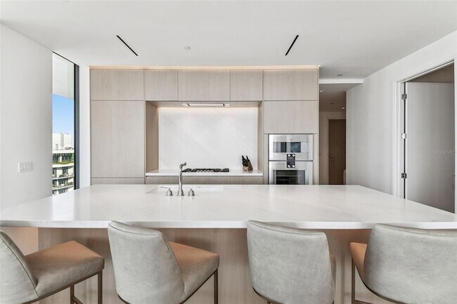 Building Photo - 1000 Water St