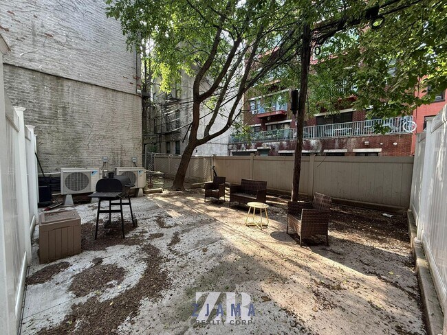 Building Photo - 727 DeKalb Ave