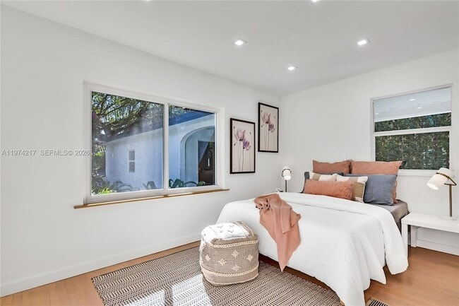 Building Photo - 667 NE 105th St