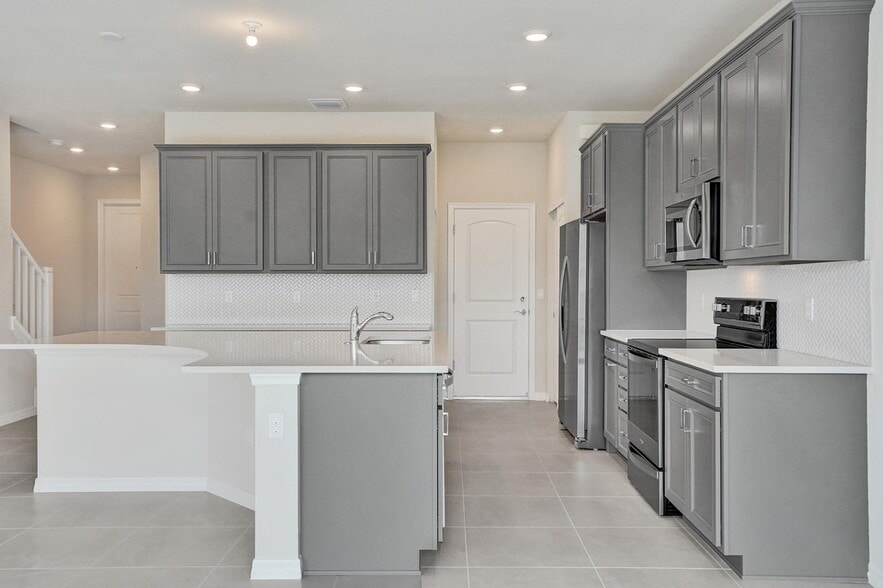 Building Photo - 2202 Appleton Cir S