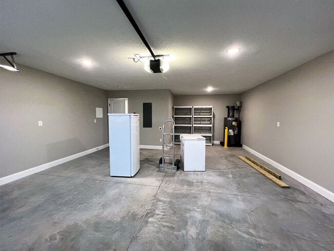 Building Photo - LOCATED IN GIBBS... FANTASTIC 3 BEDROOM HOME!!