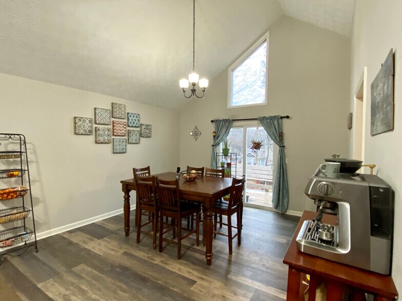 Building Photo - 1095 Mountain Springs Dr NW