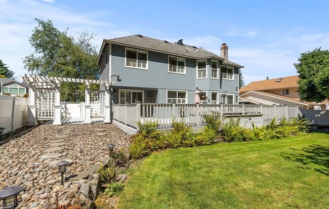 Building Photo - 1406 SE Condor Pl