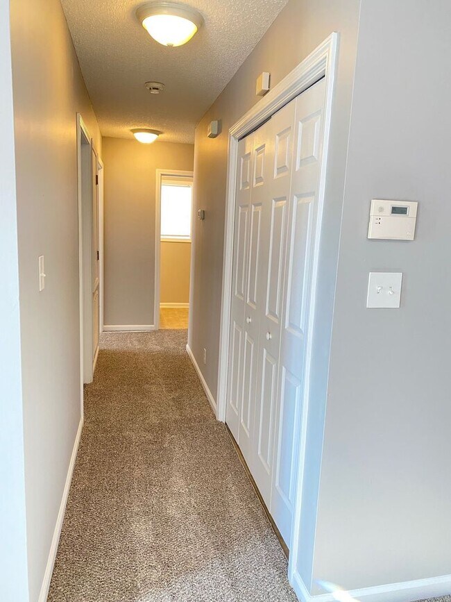 Building Photo - Great Rental....3/2 Bath, near playground,...