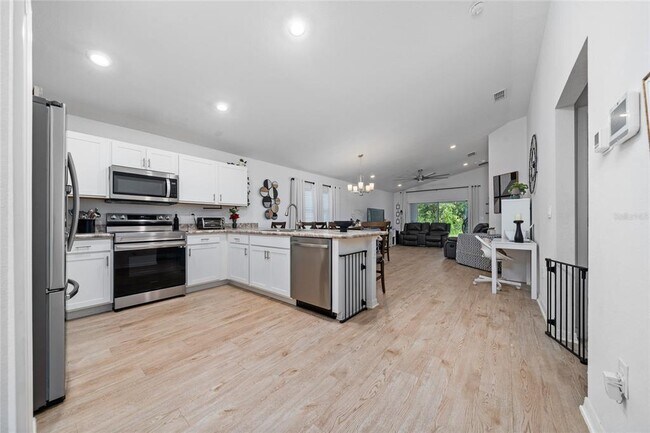 Building Photo - 355 Lily Ln