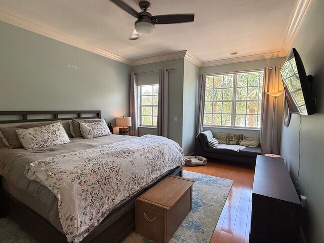 Building Photo - Two-story Upscale Townhouse located at Bel...