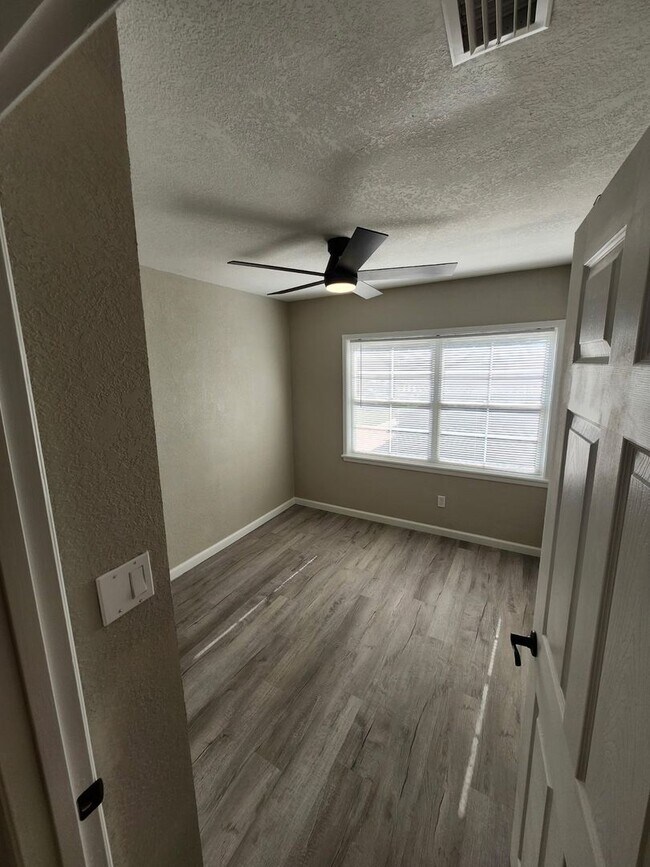 Building Photo - 509 Famcee Ave