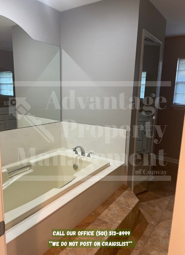 Building Photo - 11 Pamela Ln