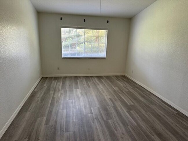 Building Photo - well-maintained 1-bedroom, 1-bath home in Bonita Springs