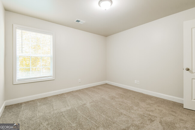 Building Photo - 111 Iverson Pl