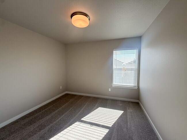 Building Photo - 356 SE Shetterly Dr