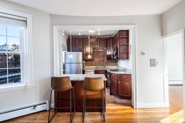 Building Photo - 80 Revere St