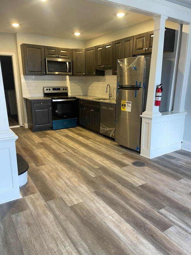 Primary Photo - Newly renovated 2 bedroom unit available f...