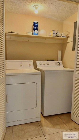 Building Photo - 4601 Carmen Ave