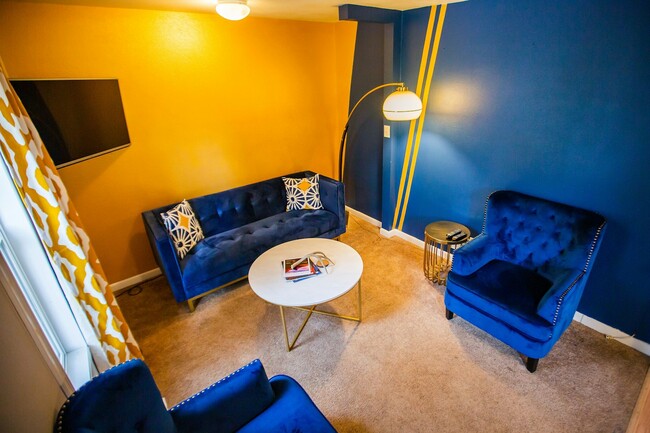 Building Photo - 706 E Stuart St