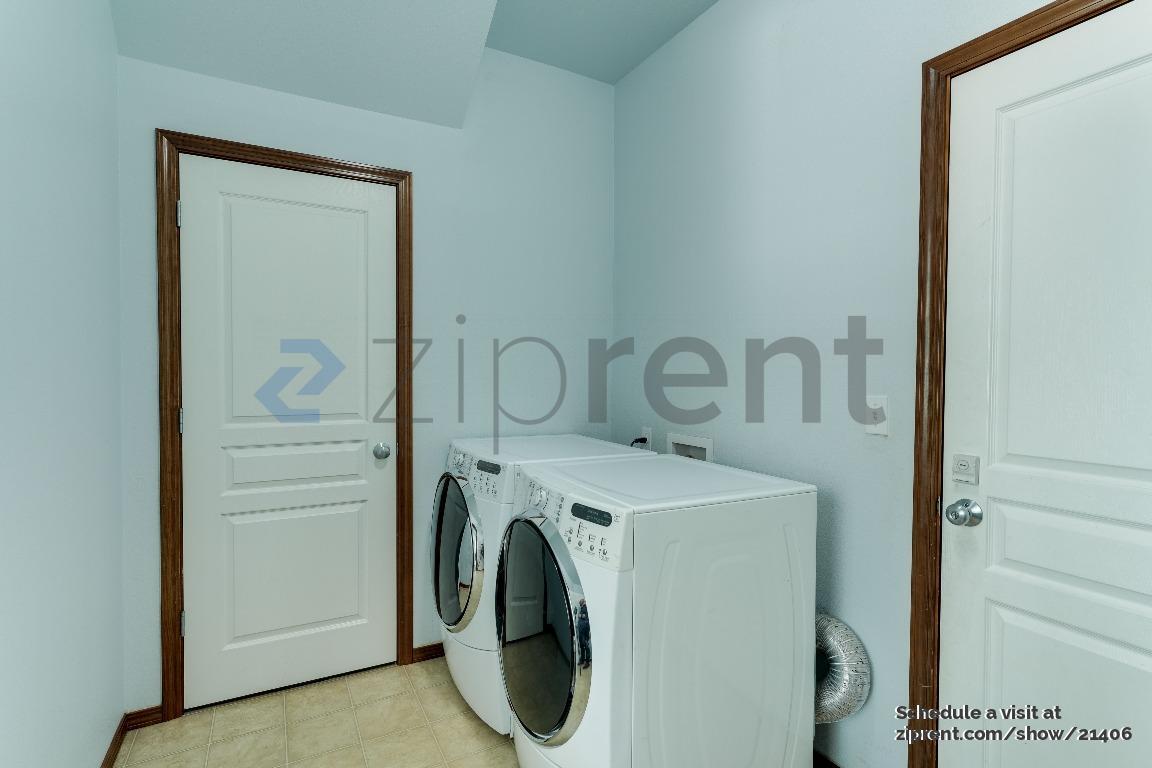 Building Photo - Unit