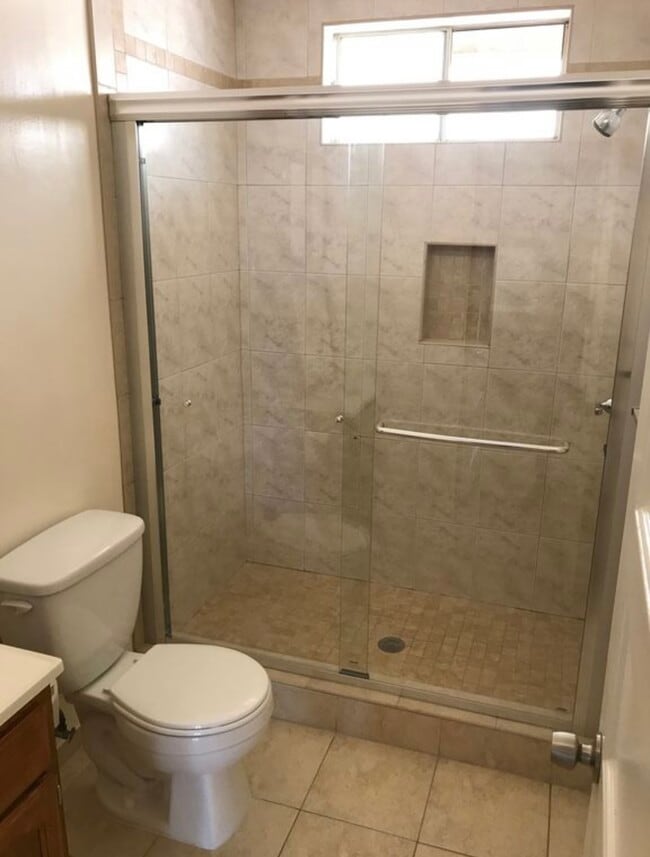 Building Photo - 2483 Chelsea St