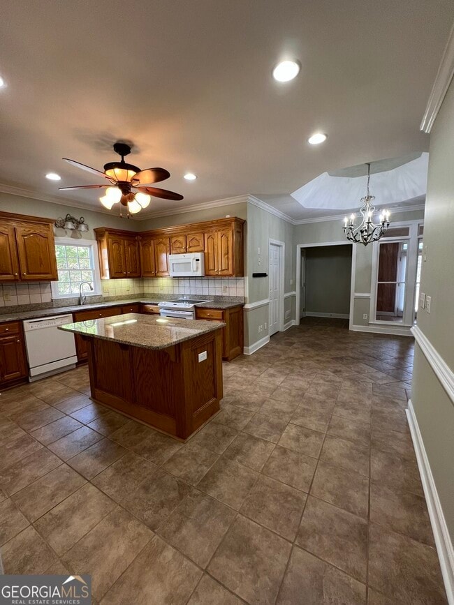 Building Photo - 678 Verney Dr