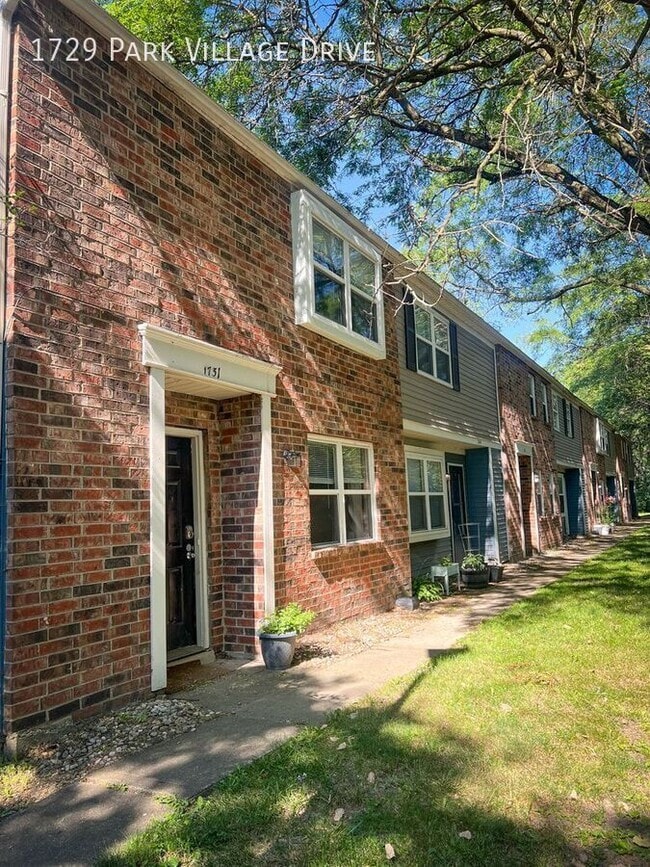 Building Photo - 1729 Park Village Dr