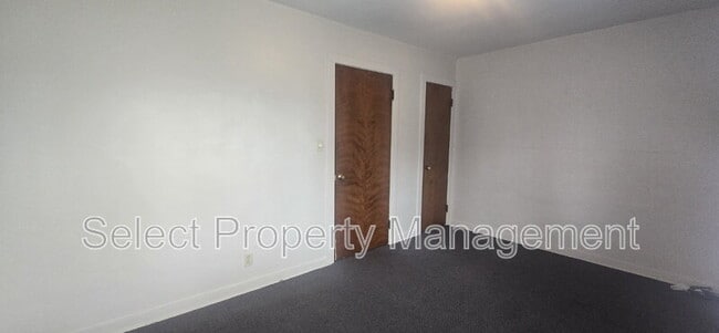 Building Photo - 1033 Edgewater Ave