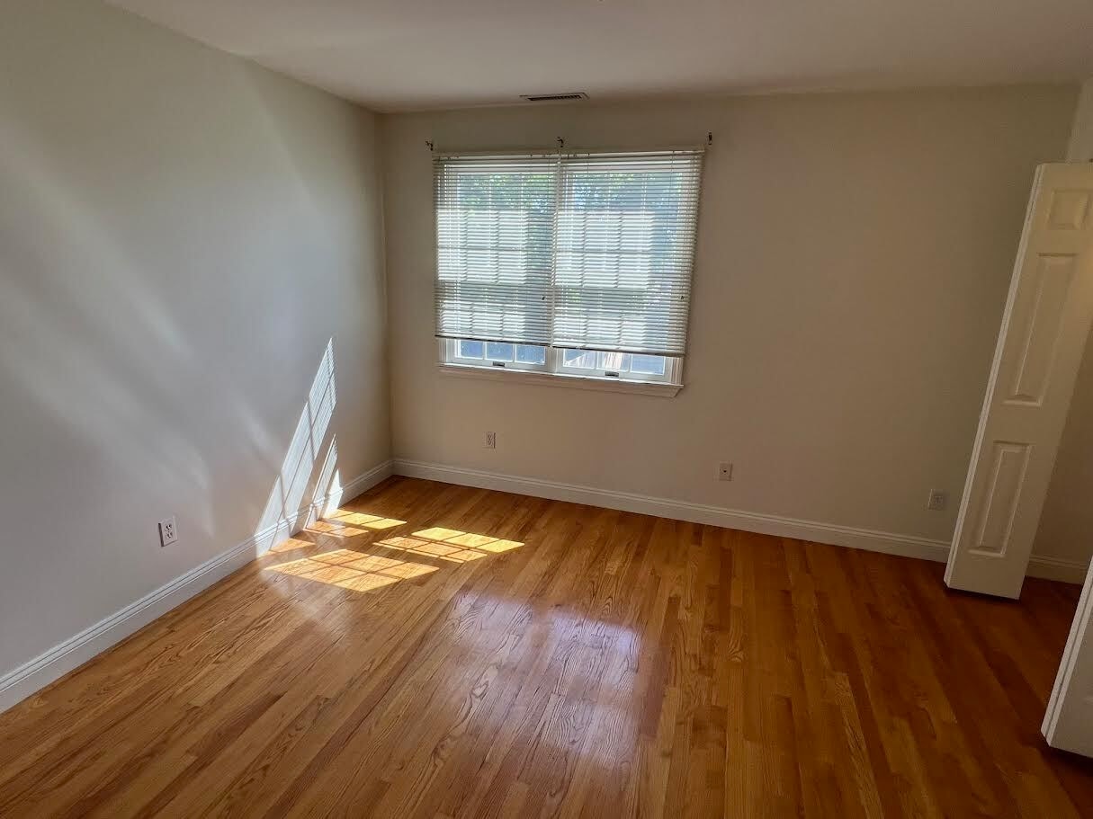 Building Photo - 86 Chapel St