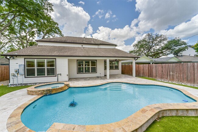 Building Photo - 1317 Chantilly Ln