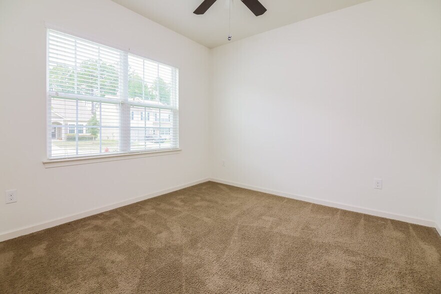 Building Photo - 78 N Great White Way