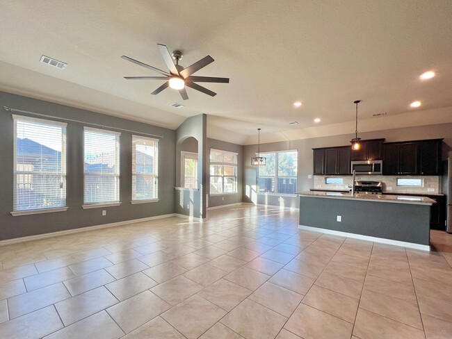 Building Photo - Gorgeous and spacious 4 bed 3.5 bath in Ka...