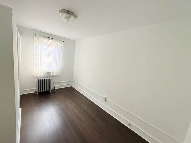 Building Photo - 423 Naomi St