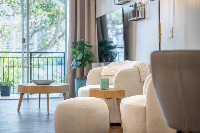 Building Photo - 3255 NE 184th St