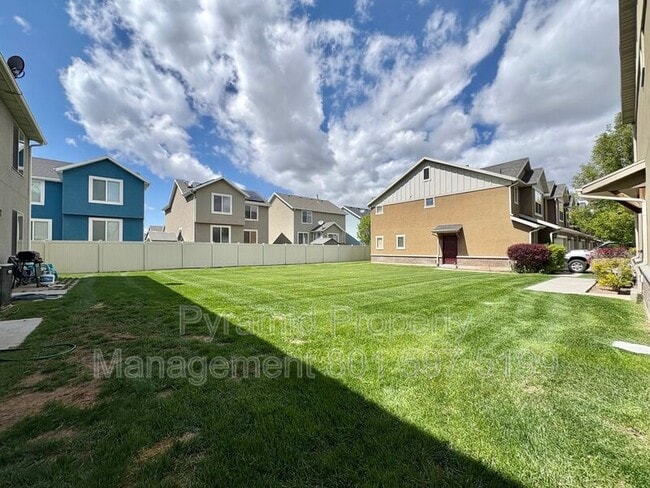 Building Photo - 2136 Fernside St