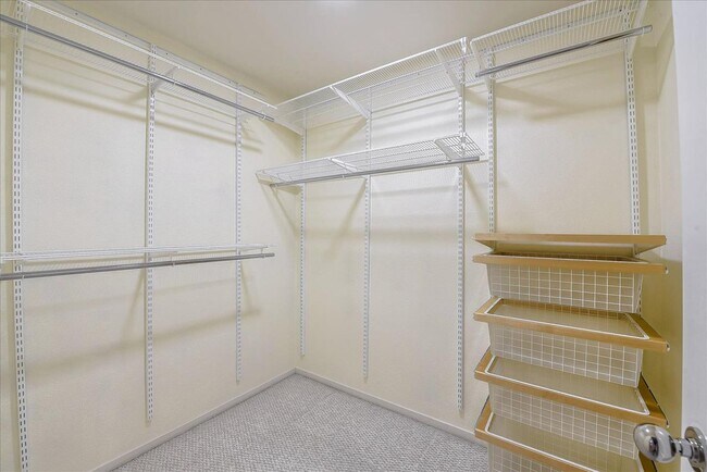 Building Photo - 990 Alpine Terrace