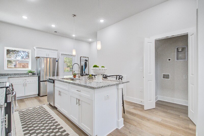 Building Photo - 5739 Murray Dr