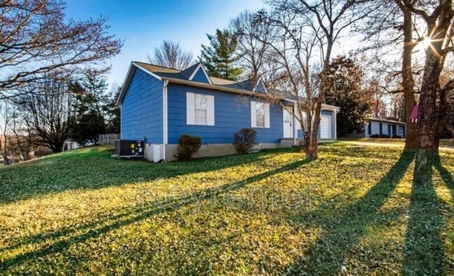 Building Photo - 6600 Woodcock Cir