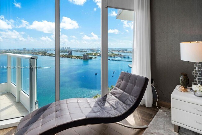 Building Photo - 2020 N Bayshore Dr