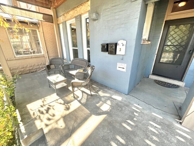 Building Photo - ***NEW LOW PRICE and Move in Special*** Charming 2 bed 1 bath W/D in unit, free parking, renovate...