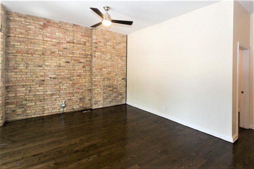 Building Photo - 1758 W Montrose Ave