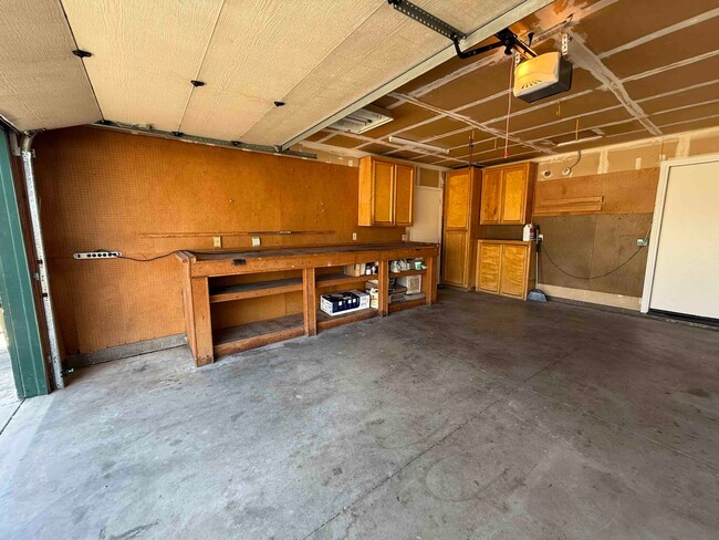 Building Photo - 3 Bed Antelope Home Close to Schools
