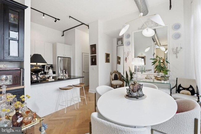 Building Photo - 520 John Carlyle St