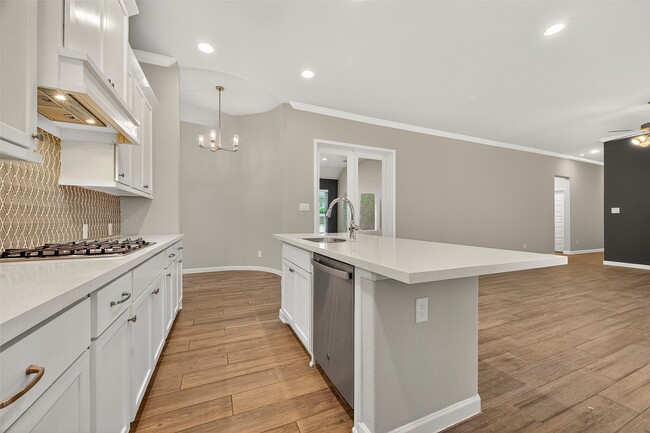 Building Photo - 381 Andes Dr