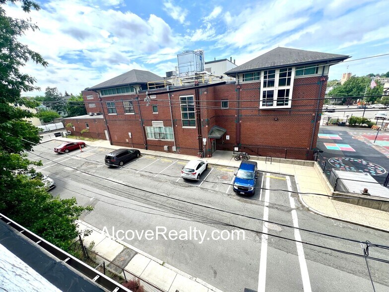 Building Photo - 21 Sartwell Ave