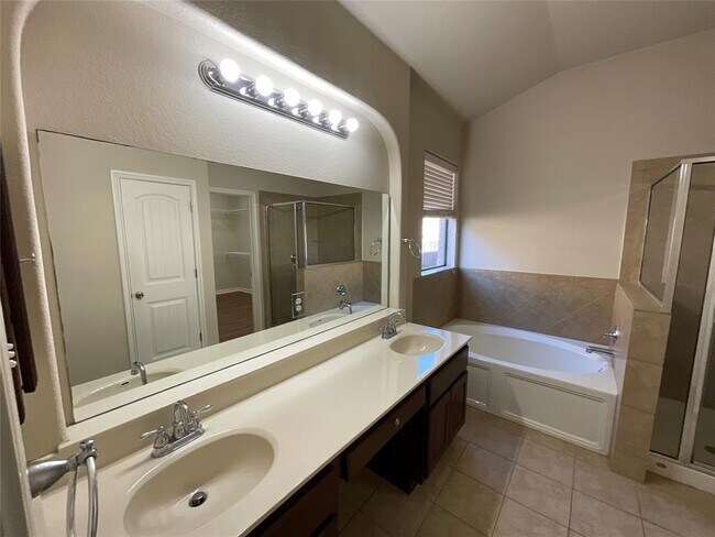 Building Photo - 303 Steer Acres Ct