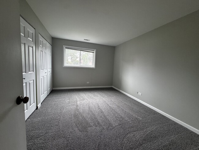 Building Photo - 10338 Parkside Ave
