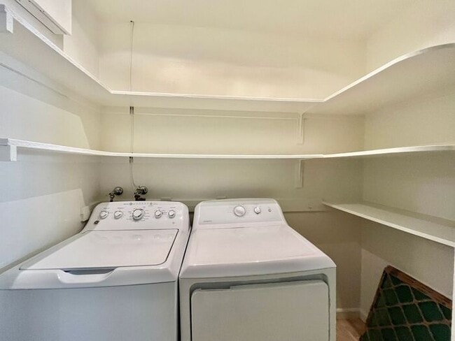 Building Photo - 3 Bd 3 Ba + Office + Den + Arizona Room!