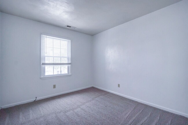Building Photo - 5512 Finespun Last