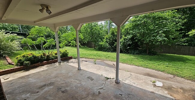 Building Photo - Beautiful 3 bed home